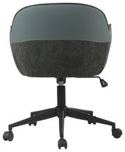 Rückansicht eines modernen Drehstuhls mit grauem Stoffbezug und schwarzem Fußgestell auf Rollen.