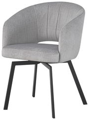 Grauer Armlehnstuhl mit gepolsterter Sitzfläche und Rückenlehne, schwarzes Metallgestell, seitliche Perspektive