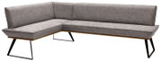 Grijze hoekbank met een modern ontwerp, metalen poten en bekleding, gezien vanaf links vooraan