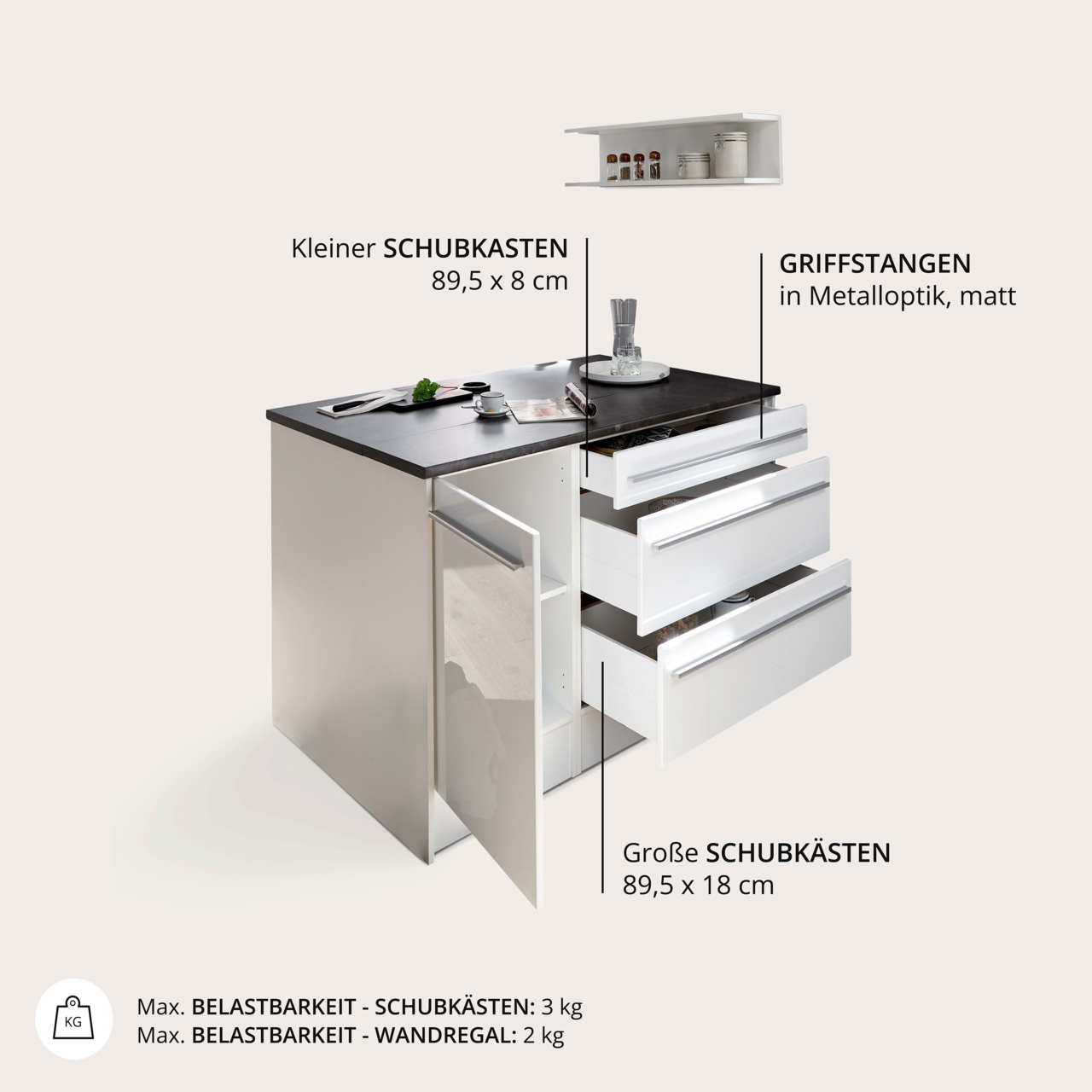 Kücheninsel mit schwarzer Arbeitsplatte, mehreren Schubladen und einem offenen Schrank, Perspektive von vorne rechts.