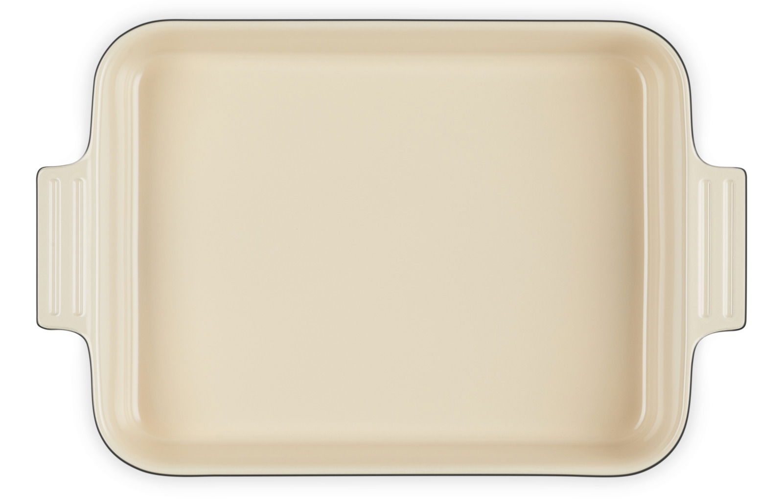Aufsicht auf eine rechteckige, cremefarbene Auflaufform mit schwarzen Außenkanten und seitlichen Griffen.