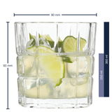Whiskyglas SPIRITII 360 ml aus klarem Glas, gefüllt mit Eiswürfeln und Limettenscheiben, seitliche Perspektive
