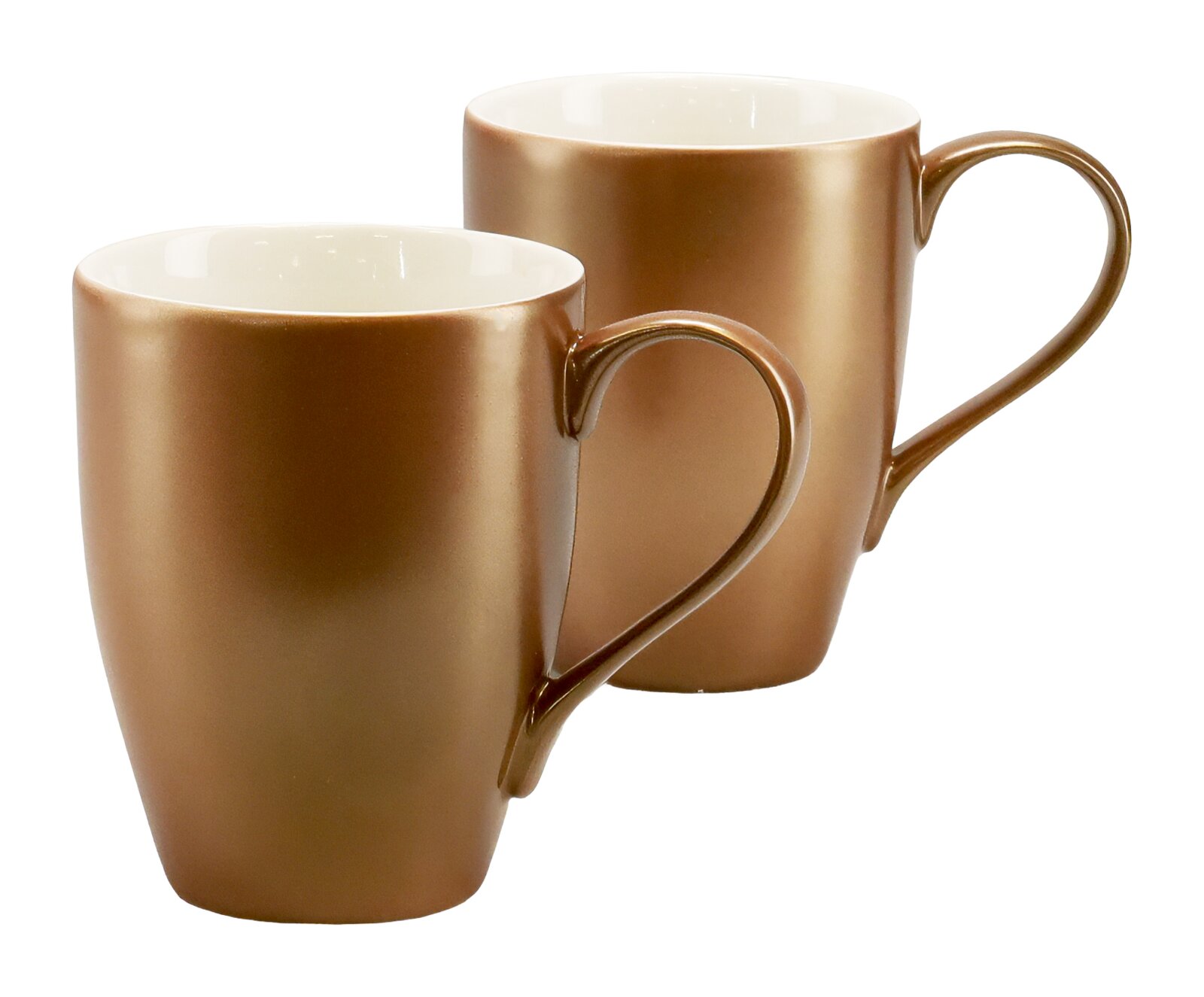 Creatable Kaffeebecher 2-tlg GOLDEN DAYS Zwei goldfarbene Keramik-Kaffeebecher mit weißer Innenseite und großen Henkeln, freigestellt auf weißem Hintergrund, schräg von vorne fotografiert