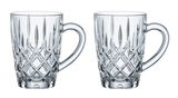 Zwei elegante, durchsichtige Barista Kaffeebecher mit Henkel, aus Kristallglas mit Rautenmuster, seitliche Perspektive.