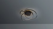 Moderne plafondlamp SPACE met gebogen ledstrips, gezien van onderaf.