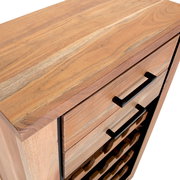 Weinregal aus Holz mit schwarzem Metallgriff, Ansicht von oben