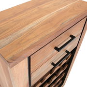 Weinregal aus Holz mit schwarzem Metallgriff, Ansicht von oben