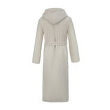 Rückansicht eines cremefarbenen Kapuzenbademantels in Größe S mit Gürtel.