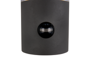 Nahaufnahme einer LED-Außenwandleuchte mit integriertem Sensor, frontal betrachtet.