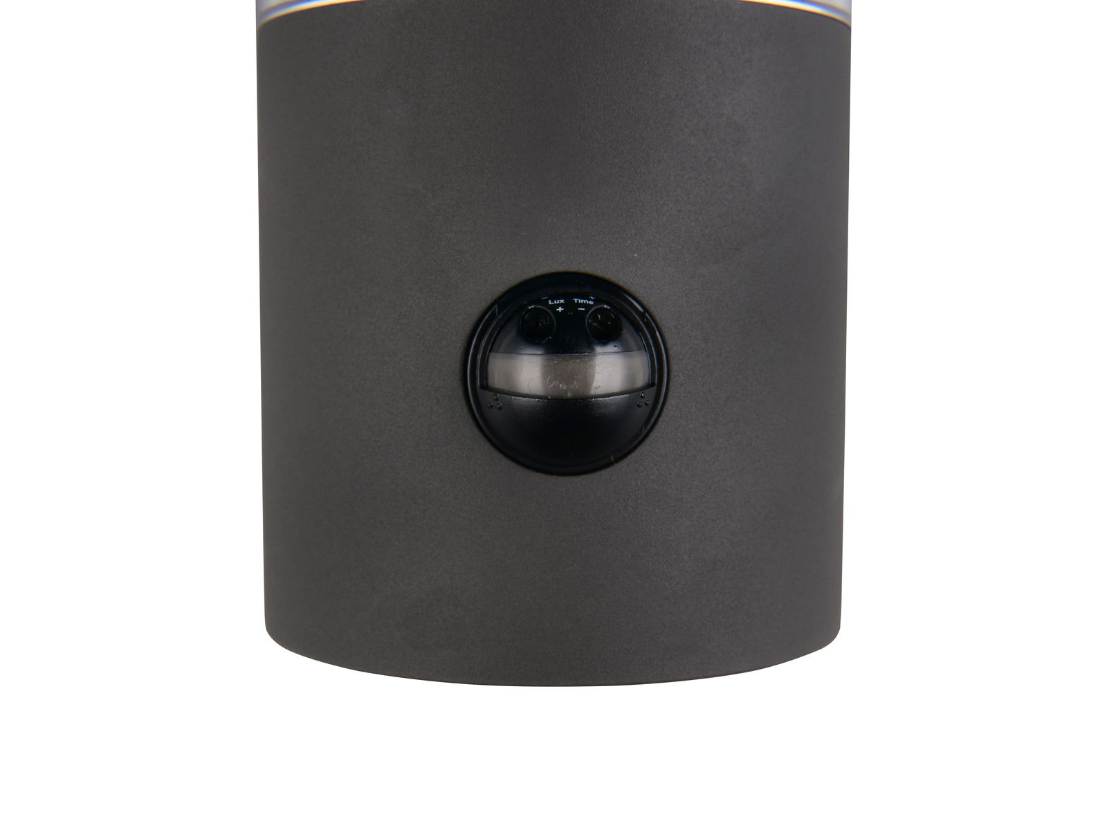 Nahaufnahme einer LED-Außenwandleuchte mit integriertem Sensor, frontal betrachtet.