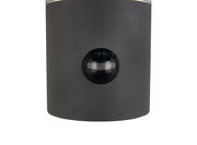 Nahaufnahme einer LED-Außenwandleuchte mit integriertem Sensor, frontal betrachtet.