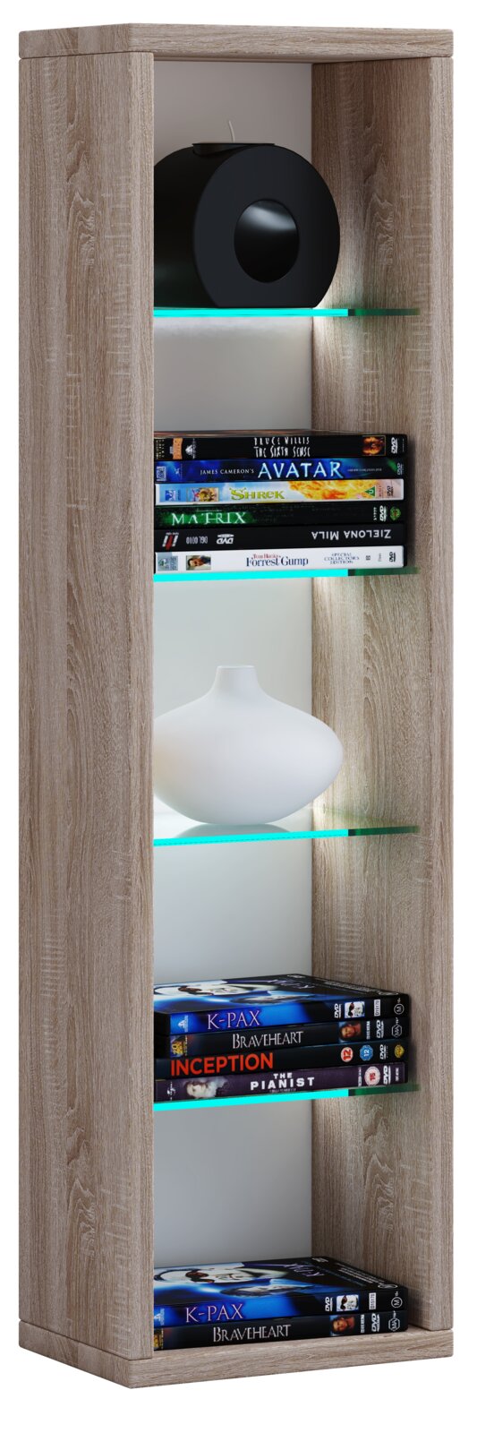 Schmale Standvitrine in Eiche-Optik mit Glasböden und türkisfarbener LED-Beleuchtung, bestückt mit DVDs sowie schwarzen und weißen Deko-Objekten frontale Perspektive.