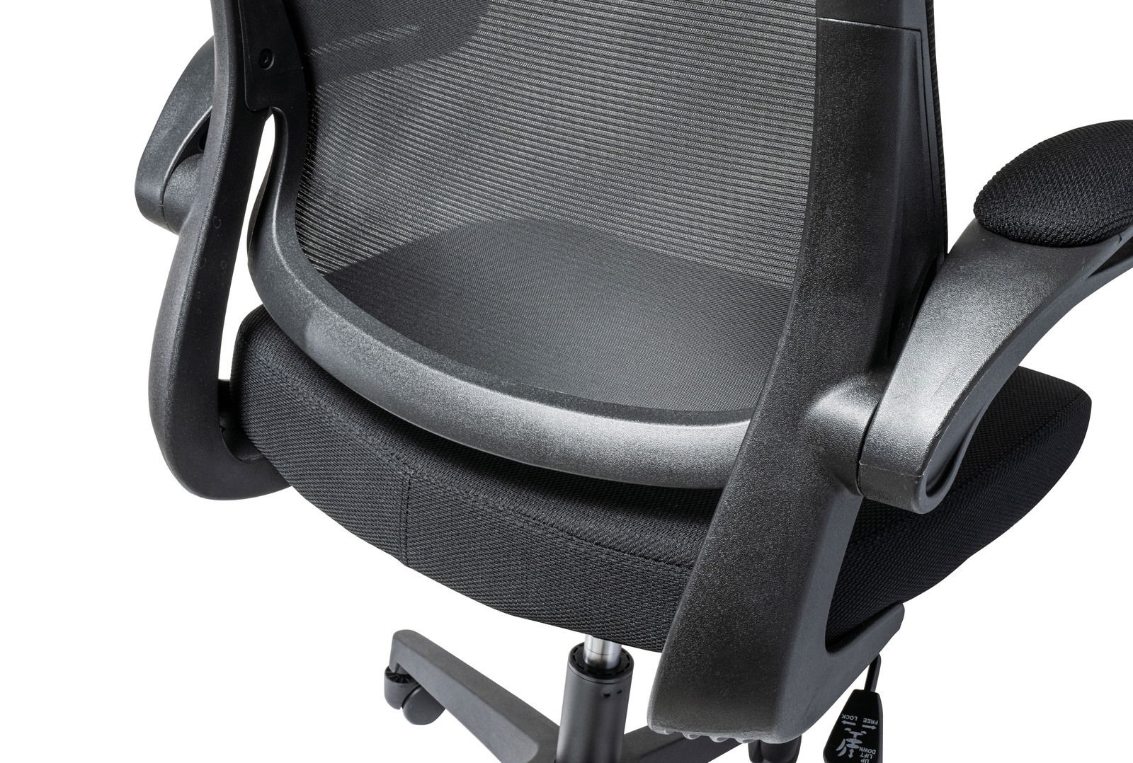 Rückansicht eines schwarzen Drehstuhls mit Netzrückenlehne und gepolsterten Armlehnen.