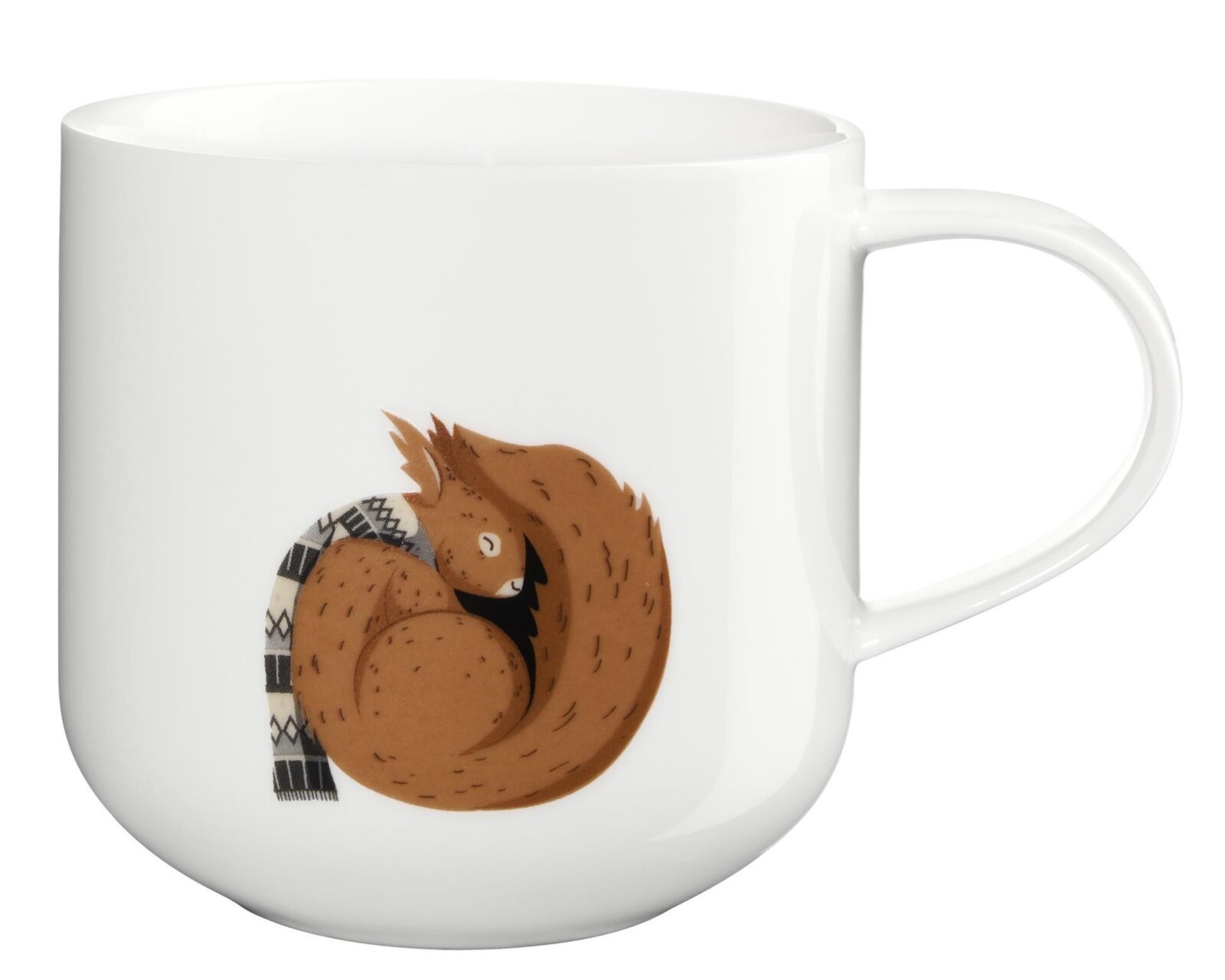 Witte mok met afgeronde vorm en illustratie van een slapende bruine eekhoorn, schuin van voren gezien met het oor rechts.