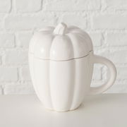 Weißer Jumbobecher in Kürbisform mit Henkel, seitliche Perspektive