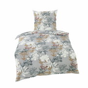 Bettwäsche-Set aus Mako-Satin in der Größe 135x200 cm mit floralem Muster in Grau, Weiß und Gold, von vorne betrachtet.