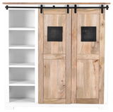 Frontale Ansicht eines Highboards mit Schiebetüren aus Holz und offenen Regalfächern auf der linken Seite.