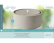 Runder, grauer Brunnen mit LED-Beleuchtung, Plug & Play, für den Außenbereich, seitliche Perspektive