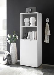 Weißes halbhohes Regal mit zwei offenen Fächern und einer Tür, seitliche Perspektive