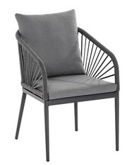 Grauer Designsessel mit Armlehnen aus geflochtenem Material, seitliche Perspektive