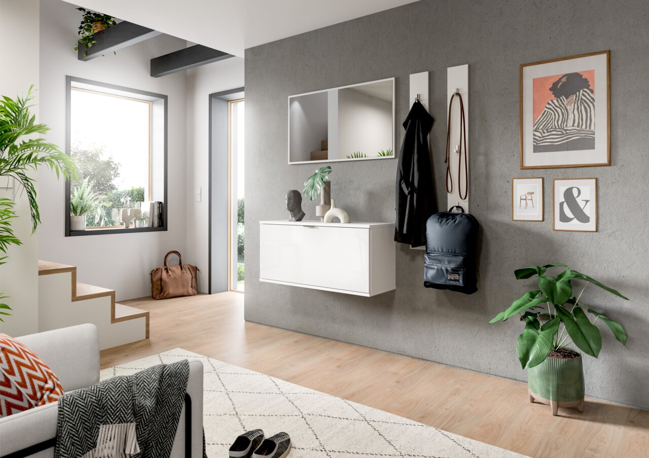 Moderne Sitzbank oder Kommode in einem stilvollen Flur, seitliche Perspektive, mit Dekorationen und Pflanzen.