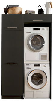 Hauswirtschaftsraum-Kombi mit Waschmaschine und Trockner, frontal betrachtet, mit Stauraum und Dekoration oben.