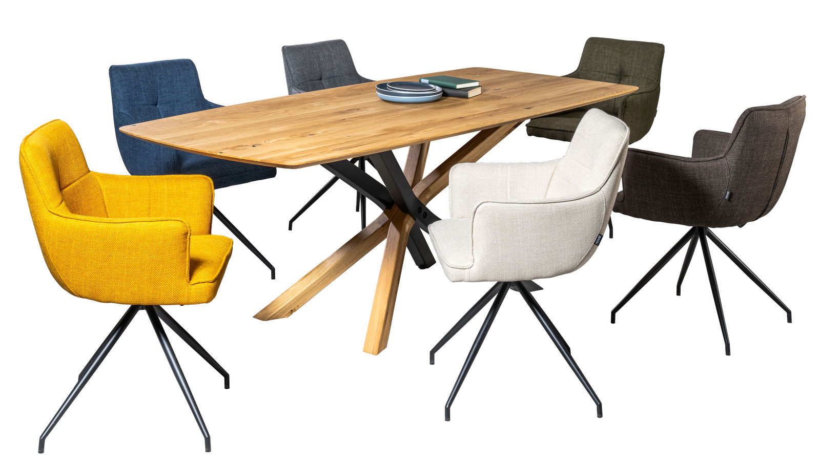 Moderner Esstisch aus Holz mit X-förmigem Gestell, umgeben von sechs bunten Stühlen. Perspektive: seitliche Ansicht.