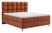 Boxspringbett in Rostrot mit gestepptem Kopfteil, seitliche Perspektive