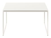 Moderner weißer Couchtisch mit minimalistischem Design, frontal betrachtet.