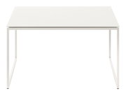 Moderner weißer Couchtisch mit minimalistischem Design, frontal betrachtet.