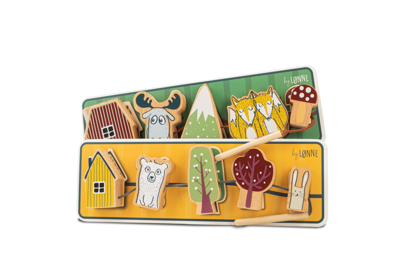 Fädelspiel mit bunten Holzfiguren von Tieren und Häusern, aus der Vogelperspektive fotografiert.