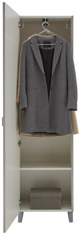 Offener Garderobenschrank mit zwei hängenden Mänteln und einer Aufbewahrungsbox im unteren Fach, Frontalansicht.