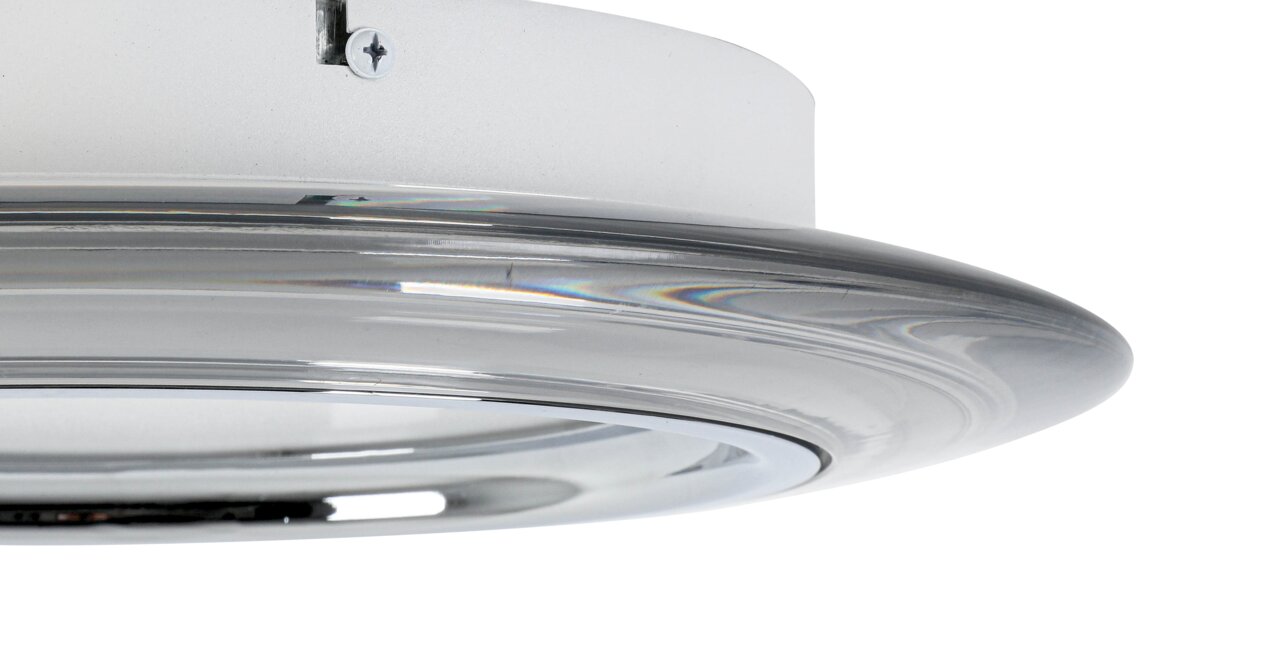 Nahaufnahme einer modernen LED-Deckenleuchte mit glänzendem, kreisförmigem Design von unten betrachtet.