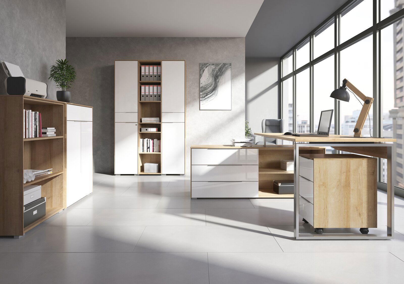 Modernes Büro mit Eckschreibtisch, Rollcontainer und Aktenschränken in Holz- und Weißoptik, seitliche Perspektive.