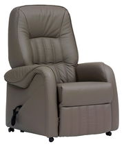 Bequemer brauner Fernsehsessel aus Leder mit verstellbarer Rückenlehne und Fußstütze, seitliche Perspektive