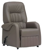 Bequemer brauner Fernsehsessel aus Leder mit verstellbarer Rückenlehne und Fußstütze, seitliche Perspektive