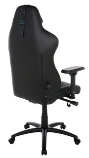 Rückansicht eines schwarzen Gaming-Stuhls mit verstellbaren Armlehnen und stabiler Basis auf Rollen.