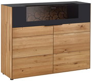 Frontansicht eines modernen Highboards aus Holz mit schwarzem Akzent und Glaseinsatz, der Holzscheite zeigt.