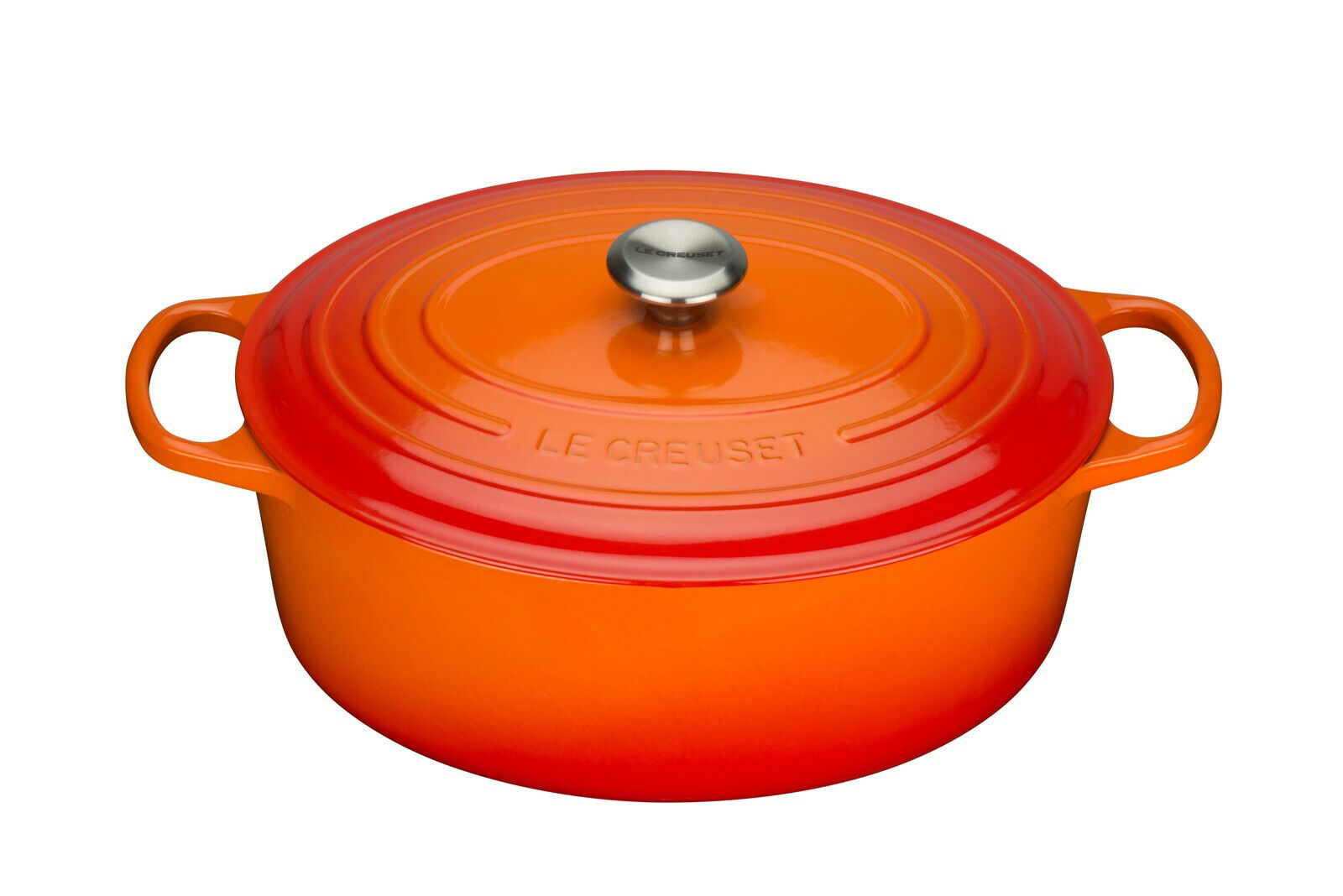Ovaler Bräter in Ofenrot von Le Creuset, seitliche Perspektive