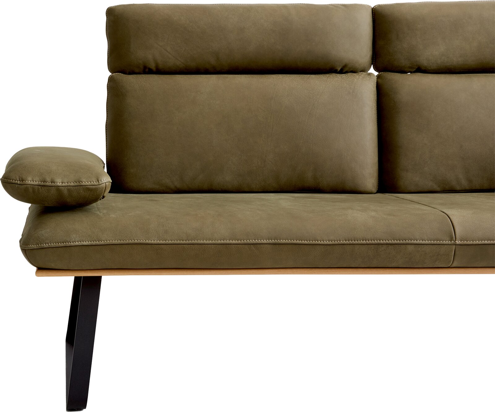 Nahaufnahme einer modernen Polsterbank/Sofa in olivgrünem Lederlook mit gepolsterter Rückenlehne, Armauflage links und schwarzem Metallfuß, frontal aus leichter Seitenperspektive