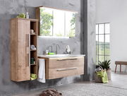 Moderne Badkombination aus Holz mit Spiegel und Waschbecken, seitliche Perspektive