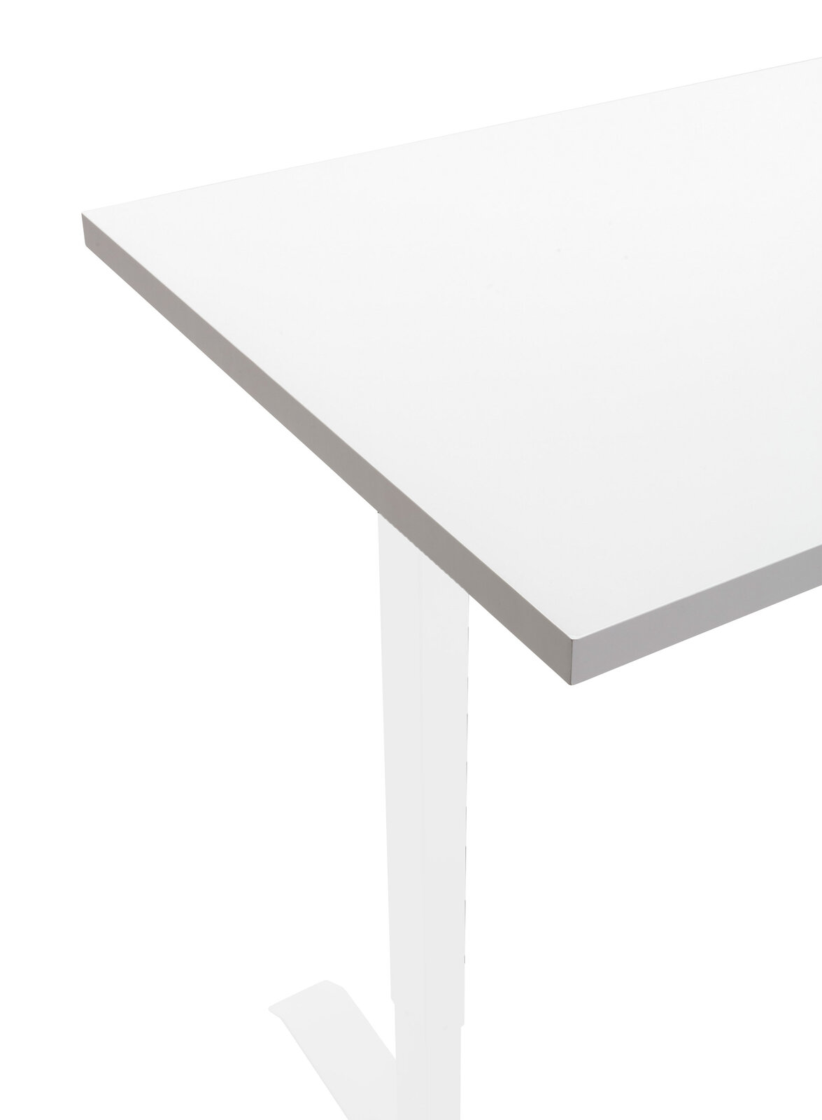 Weiße Tischplatte in der Ecke von oben betrachtet, mit einem stabilen, modernen Design.