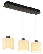 Moderne Hängeleuchte mit drei zylindrischen Lampenschirmen aus Stoff, von vorne betrachtet.