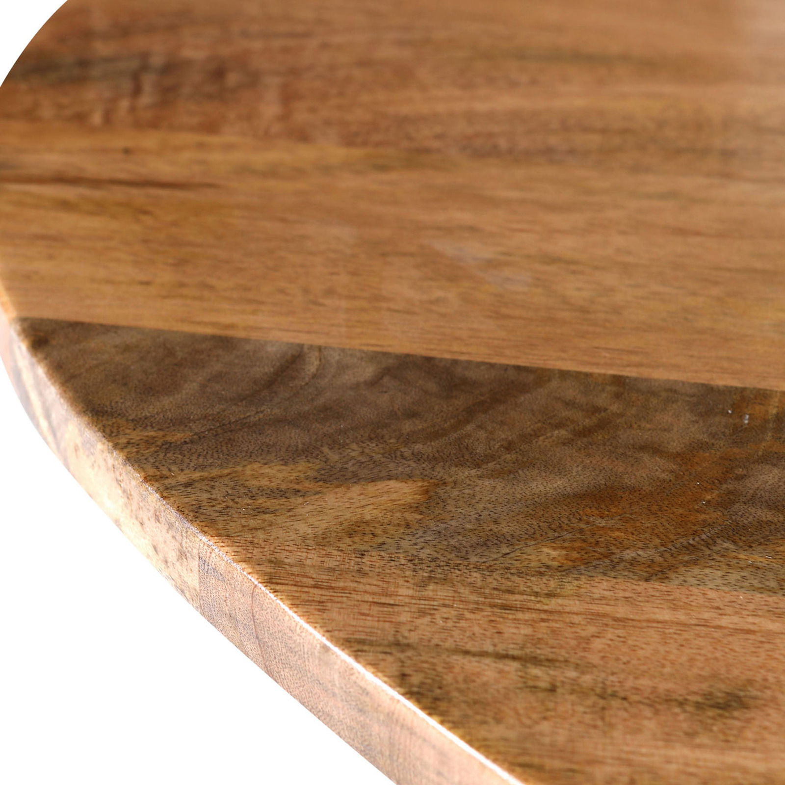 Nahaufnahme einer Tischplatte aus Holz mit natürlicher Maserung, seitliche Perspektive