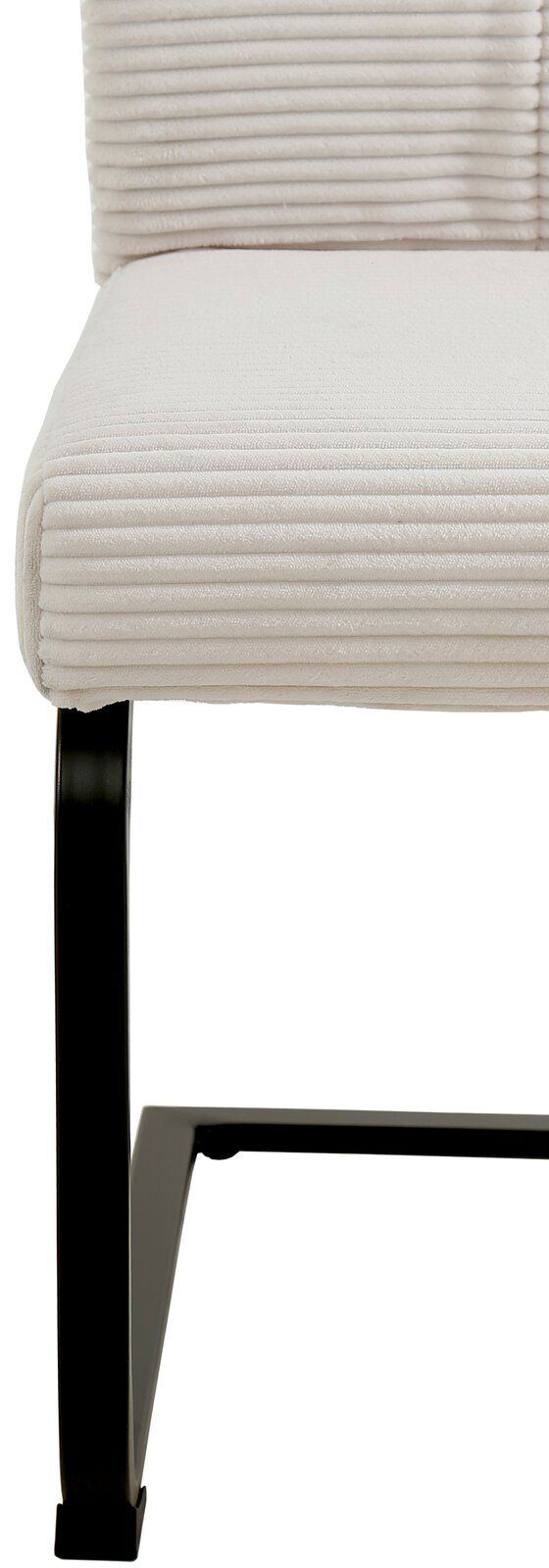 Nahaufnahme eines modernen Schwingstuhls mit cremefarbenem, geripptem Stoffbezug und schwarzem Metallgestell, seitliche Perspektive.