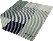Gestreifte JOOP! Wohndecke/Decke in Grün-, Weiß- und Dunkelblau-Tönen mit Logo, schräg von oben in perspektivischer Ansicht fotografiert.