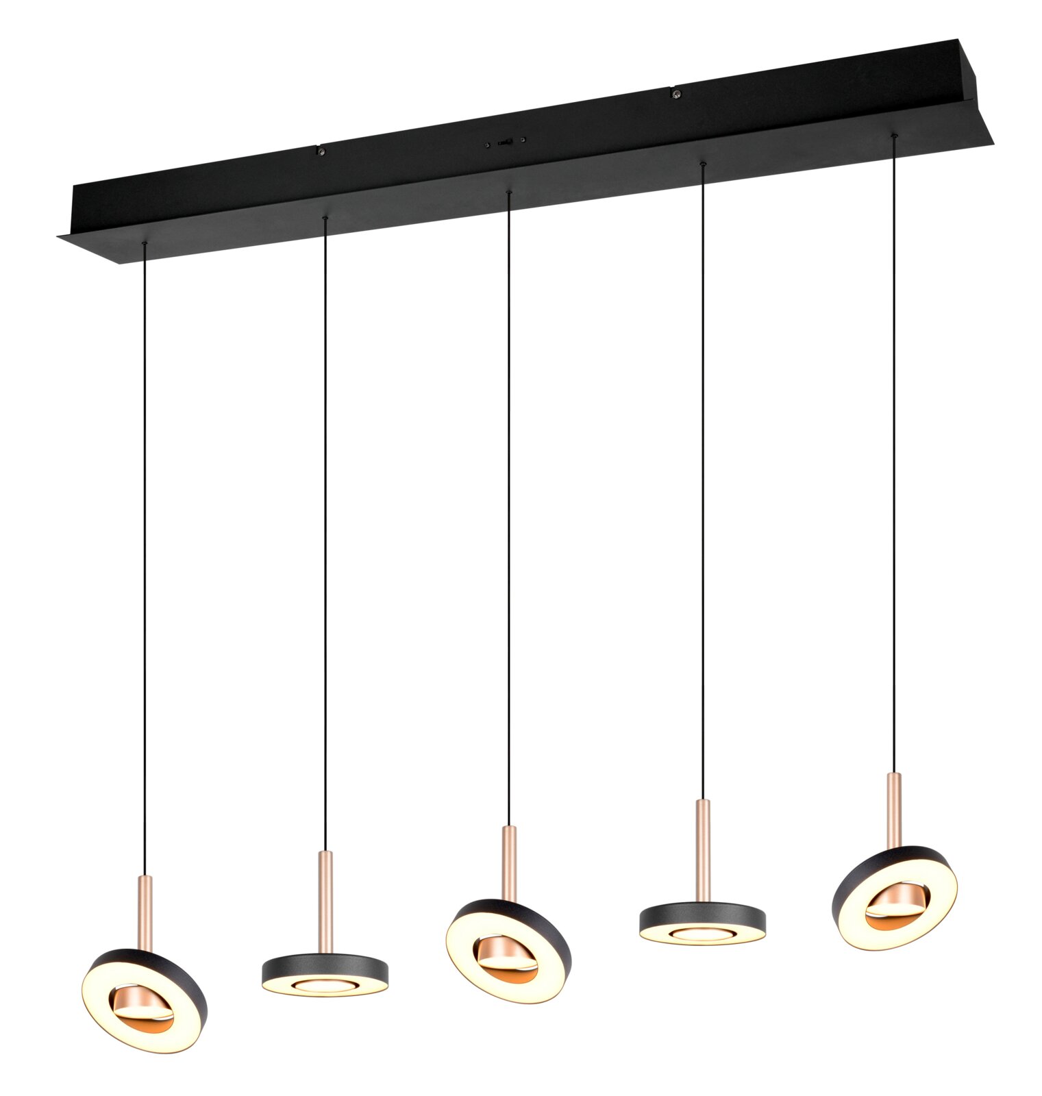 TRIO SELECT LED-Hängeleuchte GUANO Moderne 4-flammige LED-Pendelleuchte mit schwarzer Deckenleiste, schwarzen Kabeln und runden Leuchtenköpfen in Schwarz mit kupferfarbenen Details, freigestellt auf Weiß, Perspektive leicht von unten schräg.