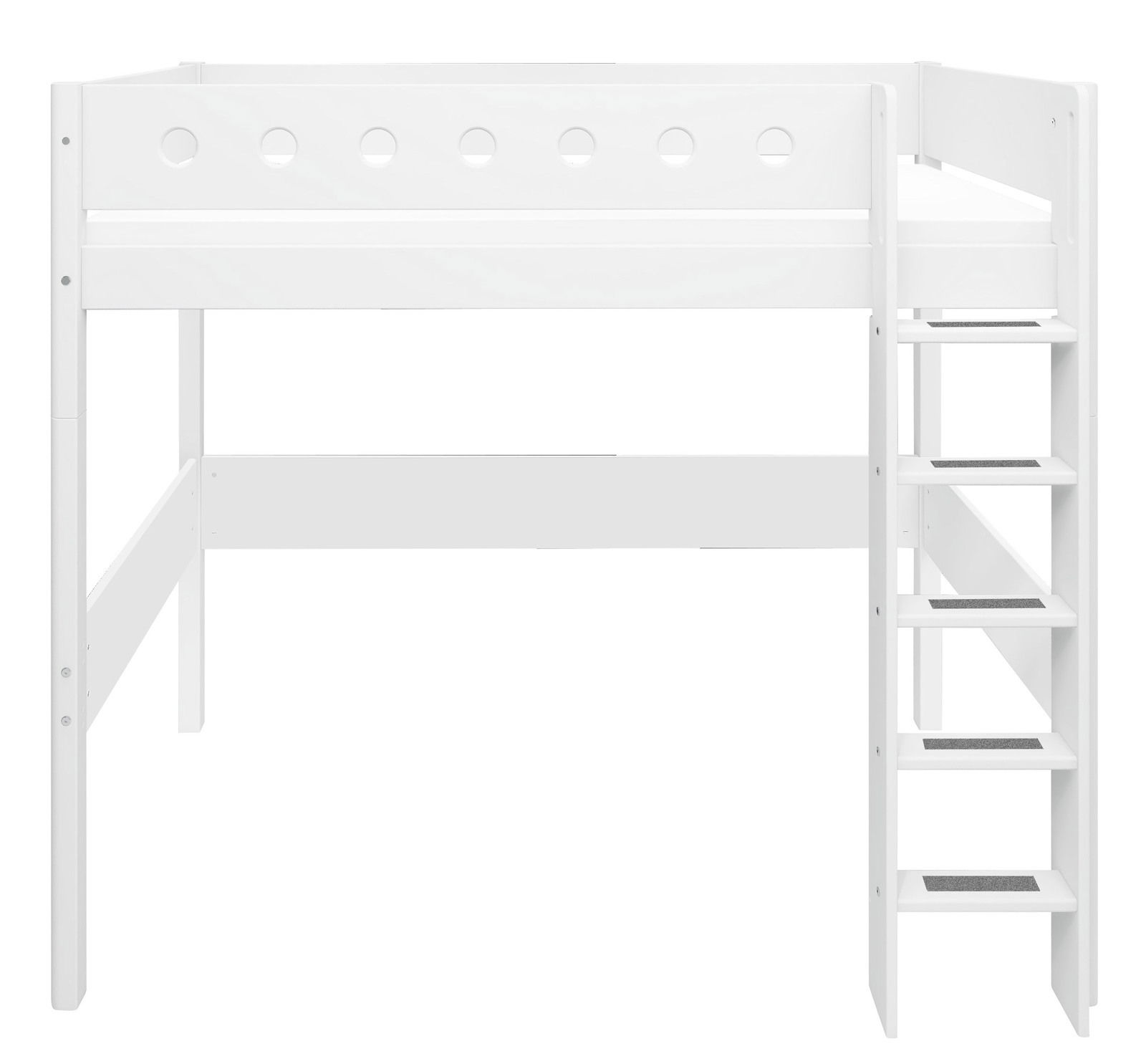 Weißes Hochbett mit senkrechter Leiter, seitliche Perspektive