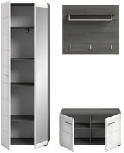 Garderobenkombination bestehend aus einem hohen Schrank mit offenen Türen, einem Wandpaneel mit Haken und Ablage, sowie einem niedrigen Schrank mit offenen Türen, Perspektive von vorne.