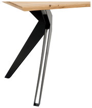 Moderner Schreibtisch mit schwarzem Metallgestell und Holzplatte, seitliche Perspektive